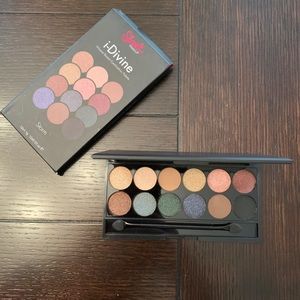 Sleek Makeup Eyeshadow Palette in Storm 578